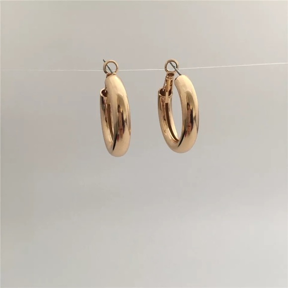 minimalist Jewelry - Hoop Earring Medium